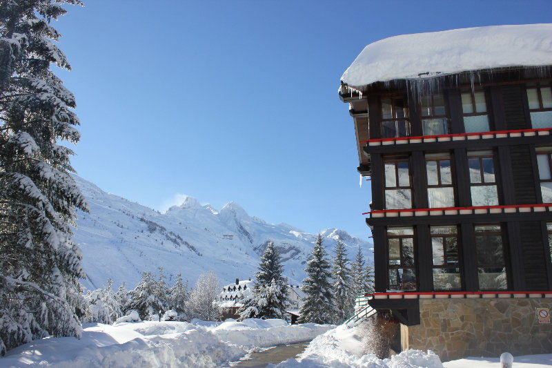 Snoe Hotel Candanchú Екстериор снимка